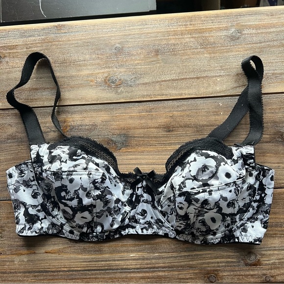 Fantasia Floral Black  and White Bra Size 32DD - Picture 1 of 7